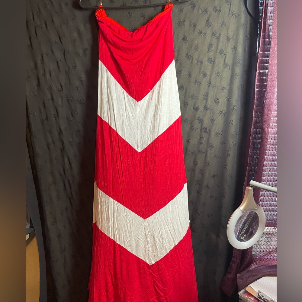Maxi red and white chevron dress new w/o tags size L